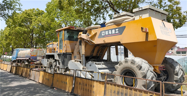 上海曹新公路水泥路面就地破碎項目